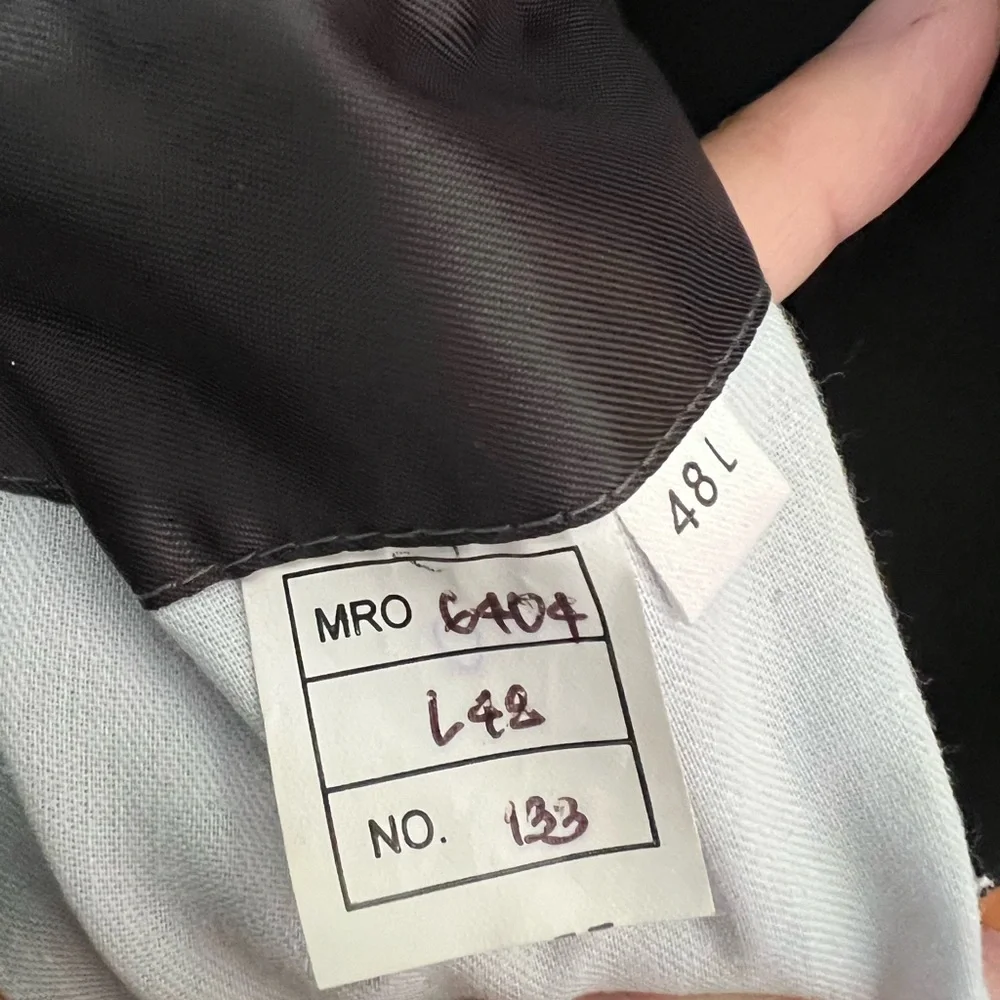 Petrocelli 💯 wool black suit jacket in size 48L. In great shape, lined.